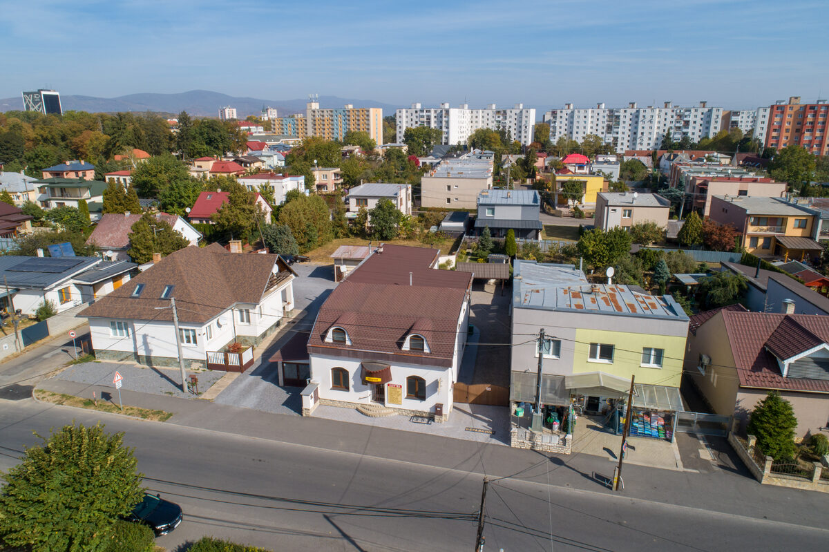 Priestranný 2-podlažný dom na podnikanie aj bývanie | Ul. Fraňa Kráľa, Michalovce