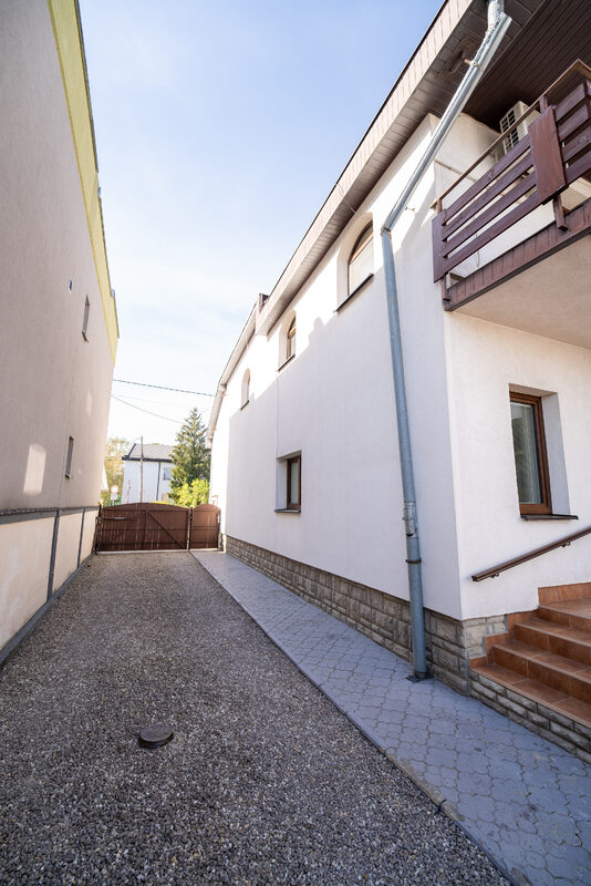 Priestranný 2-podlažný dom na podnikanie aj bývanie | Ul. Fraňa Kráľa, Michalovce